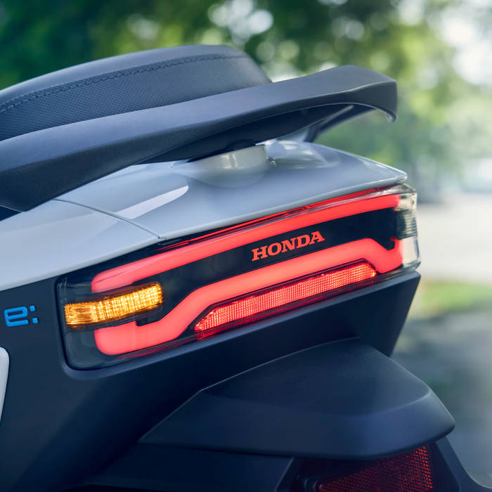 LED Tail Light pada CUV e: