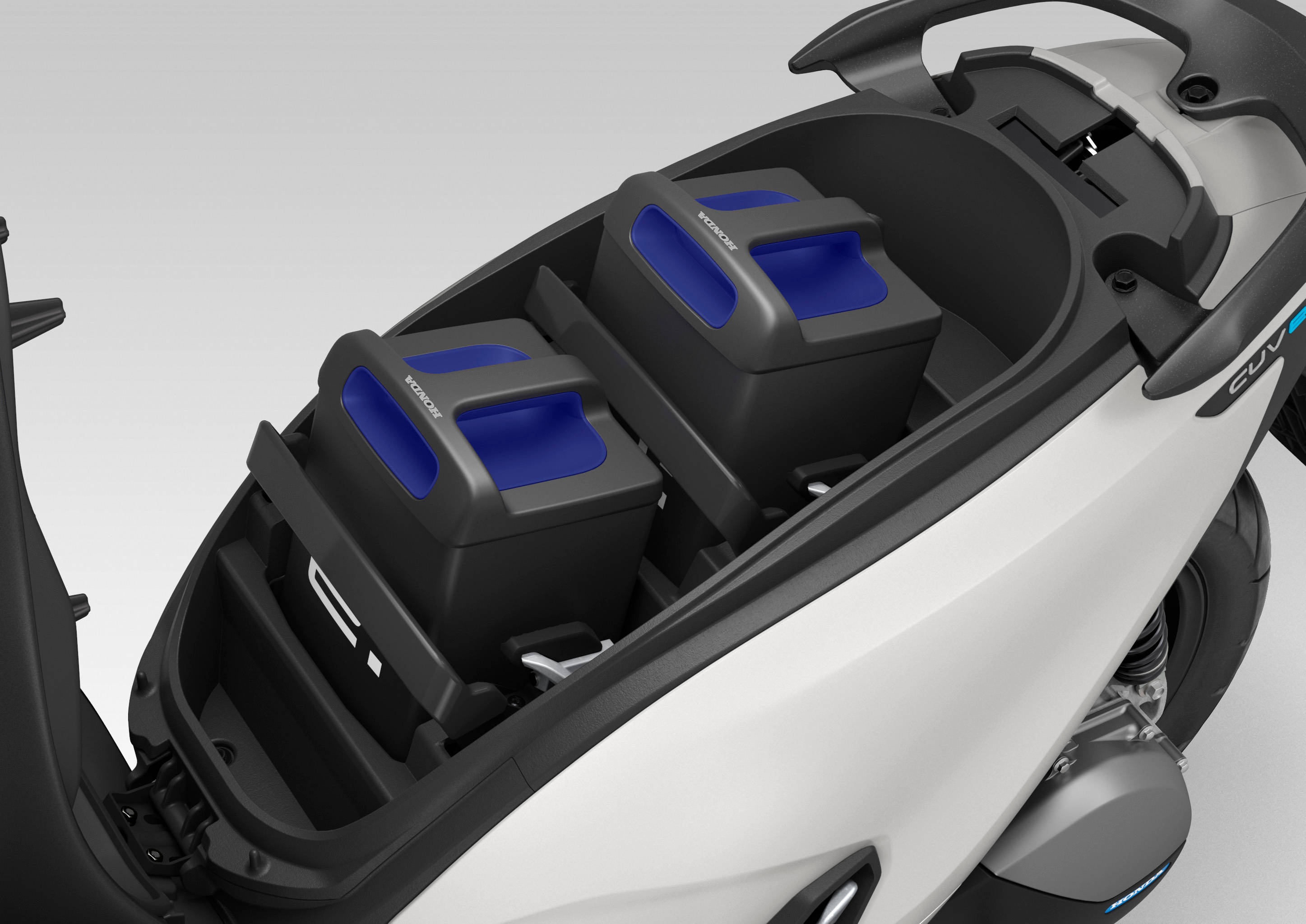 Honda Mobile Power Pack e: (x2) with Battery Safety-Lock pada CUV e: