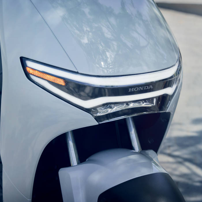 All LED Lighting System pada CUV e: